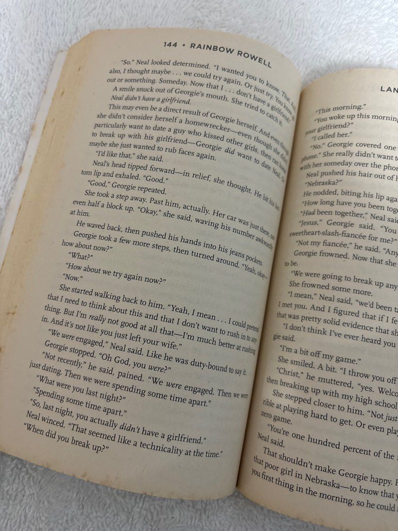 Book: Landline by Rainbow Rowell (Category: Storybooks) located in Santo Domingo. Submitted by annamariesells (Listing ID 1310480714, Image 3). Description: .