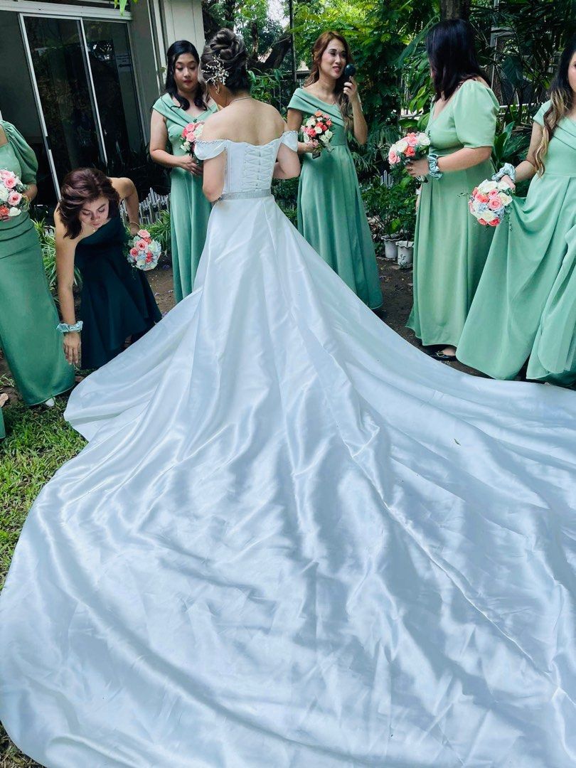 2-Way Minimalist Bridal Gown with side pockets (Category: Evening dresses & gowns) located in Quezon City. Submitted by csb110109 (Listing ID 1310554166, Image 2). Description: Selling my minimalist corset wedding gown used just last June 15, 2024. Worth 30k wedding gown -best fits medium to large frame but adjustable since it is corset style - with side pockets -looks way better and classier in actual! -used only once -selling low for PhP14k onl