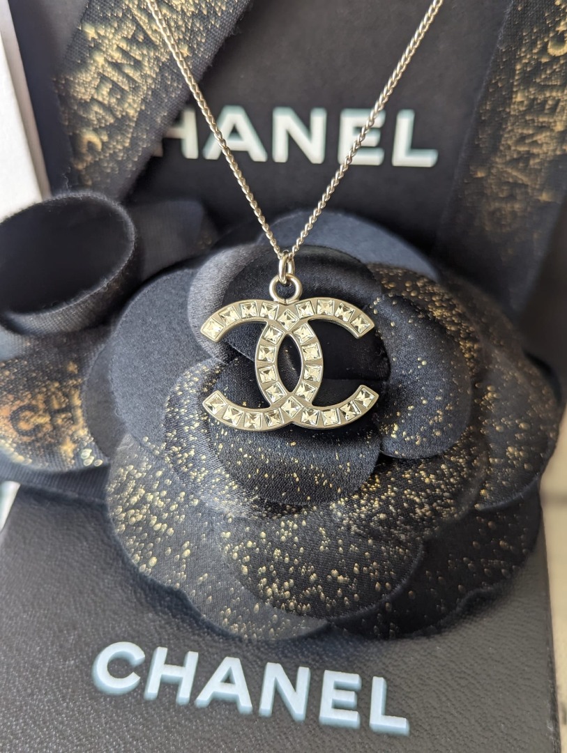 Cc necklace chanel store