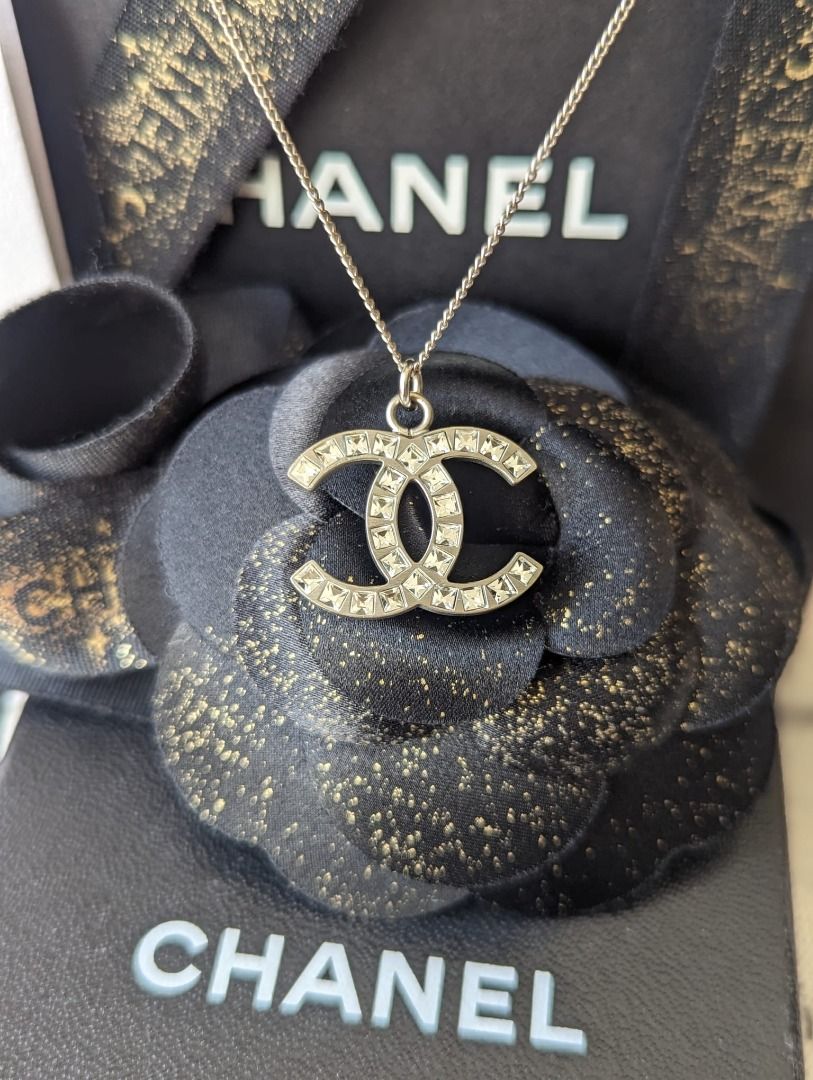 Chanel CC 09P logo classic square crystal necklace in SHW box receipt