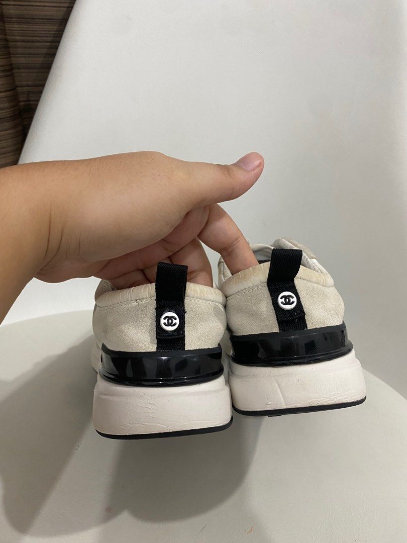 Chanel Uniform Sneakers (Category: Sneakers & Footwear) located in Tacloban City. Submitted by houseofluxury.co (Listing ID 1310592078, Image 3). Description: Auth Size 37 Needs clean.