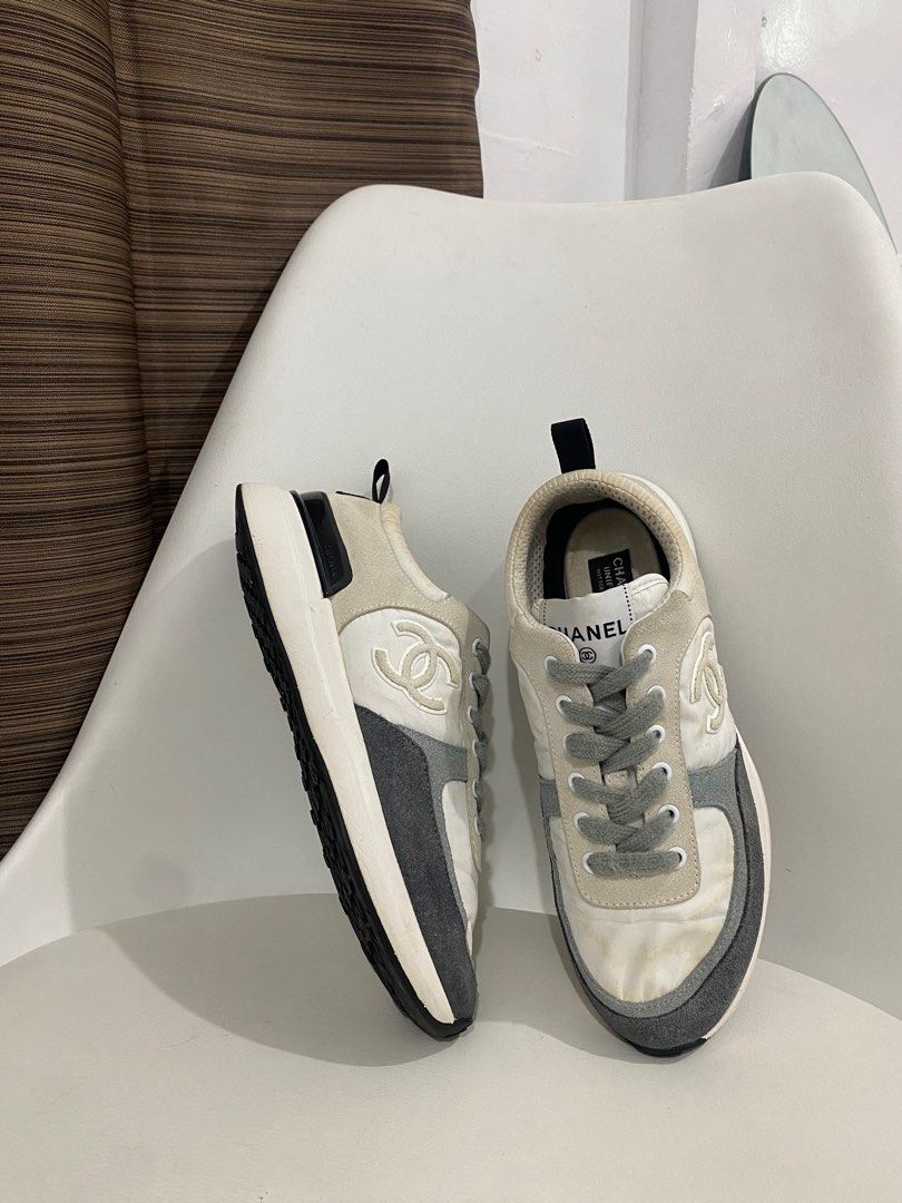 Chanel Uniform Sneakers (Category: Sneakers & Footwear) located in Tacloban City. Submitted by houseofluxury.co (Listing ID 1310592078, Image 1). Description: Auth Size 37 Needs clean.