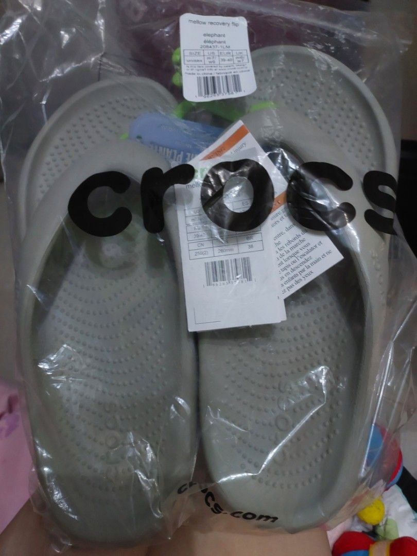 CROCS Mellow Recovery Flip M7W9 (Category: Slippers and slides) located in Quezon City. Submitted by waemierrie (Listing ID 1310480683, Image 1). Description: Original Crocs Mellow Recovery Flip in Elephant M7W9 brand new, with tags in original packaging WITH Eco Bag have tried different types of flips ni Crocs by far eto po pinaka comfy and lambot. my hubby and I have it we use it sa bahay so lambot sa paa..