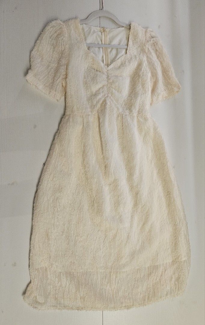 DAZY FUZZY BEIGE DRESS (Category: Dresses) located in Bulacan. Submitted by armauimdr (Listing ID 1310529036, Image 3). Description: L on tag.