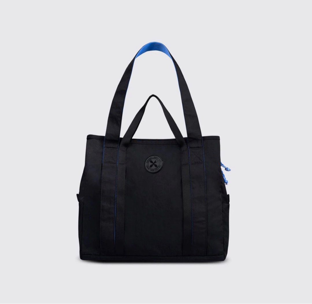EXSPORT Get On It Tote Bag (Category: Tote Bags) located in Quezon City. Submitted by chie_95 (Listing ID 1310542973, Image 2). Description: EXSPORT GET ON IT TOTE BAG Bought from their official store on 🍊 app for 2,700Php Durable nylon material similar to kipling and baggu bags Can fit an iPad pro in the zipped compartment and a Macbook Air M2 on the open compartment 🍀✨ Key Features: - One Main compartment (with zipper) - Two Small pockets on 