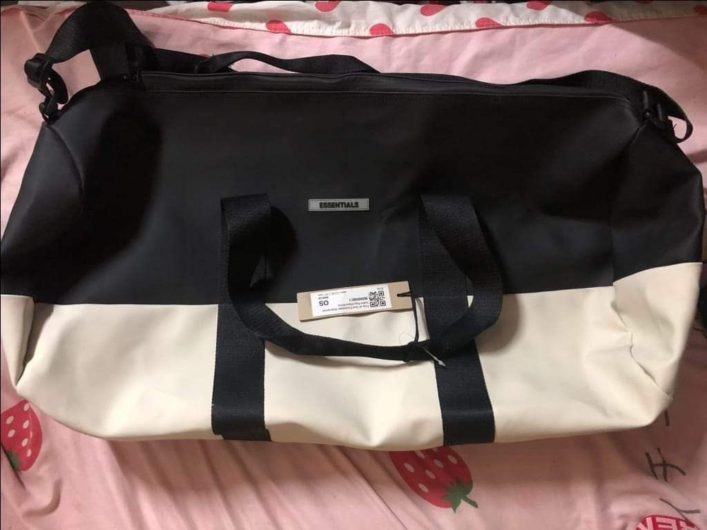 Fear of God X Essentials x Pacsun Duffle Bag (Category: Shoulder Bags) located in Caloocan City. Submitted by erossanchez (Listing ID 1310500271, Image 1). Description: Fear of God X Essentials x Pacsun Duffle Bag XL BNDS 10,000 ONLY MARIKINA MEET UP OR SHIPPING AVAILABLE NATIONWIDE.