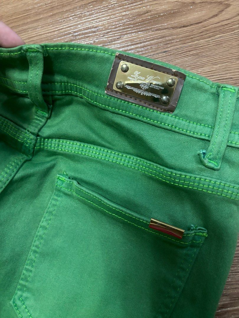 Green Jeans (Category: Jeans & Leggings) located in Singapore. Submitted by evelynve (Listing ID 1310565708, Image 3). Description: Pls meet up only cash .