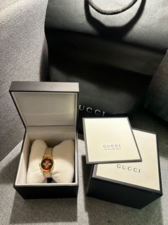 Gucci watch offwhite color