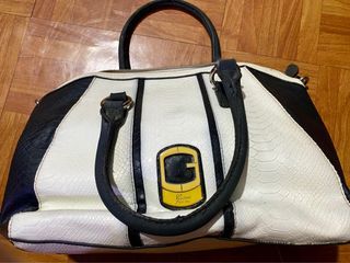 Guess Hand Bag (y2k style)