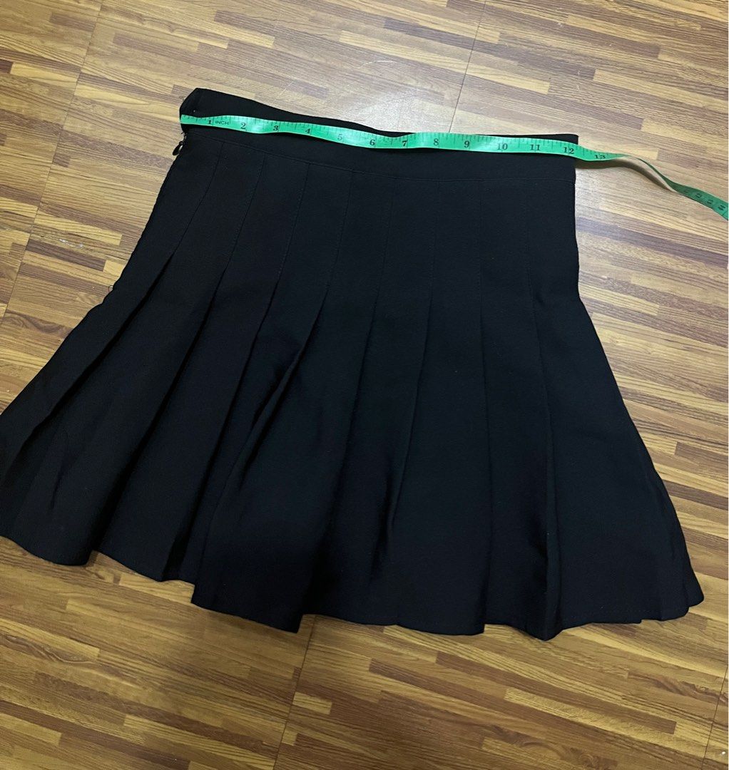 High waist Pleated Skirt (Category: Skirts) located in Manila. Submitted by spctrm.mnl (Listing ID 1310554897, Image 3). Description: XS size.