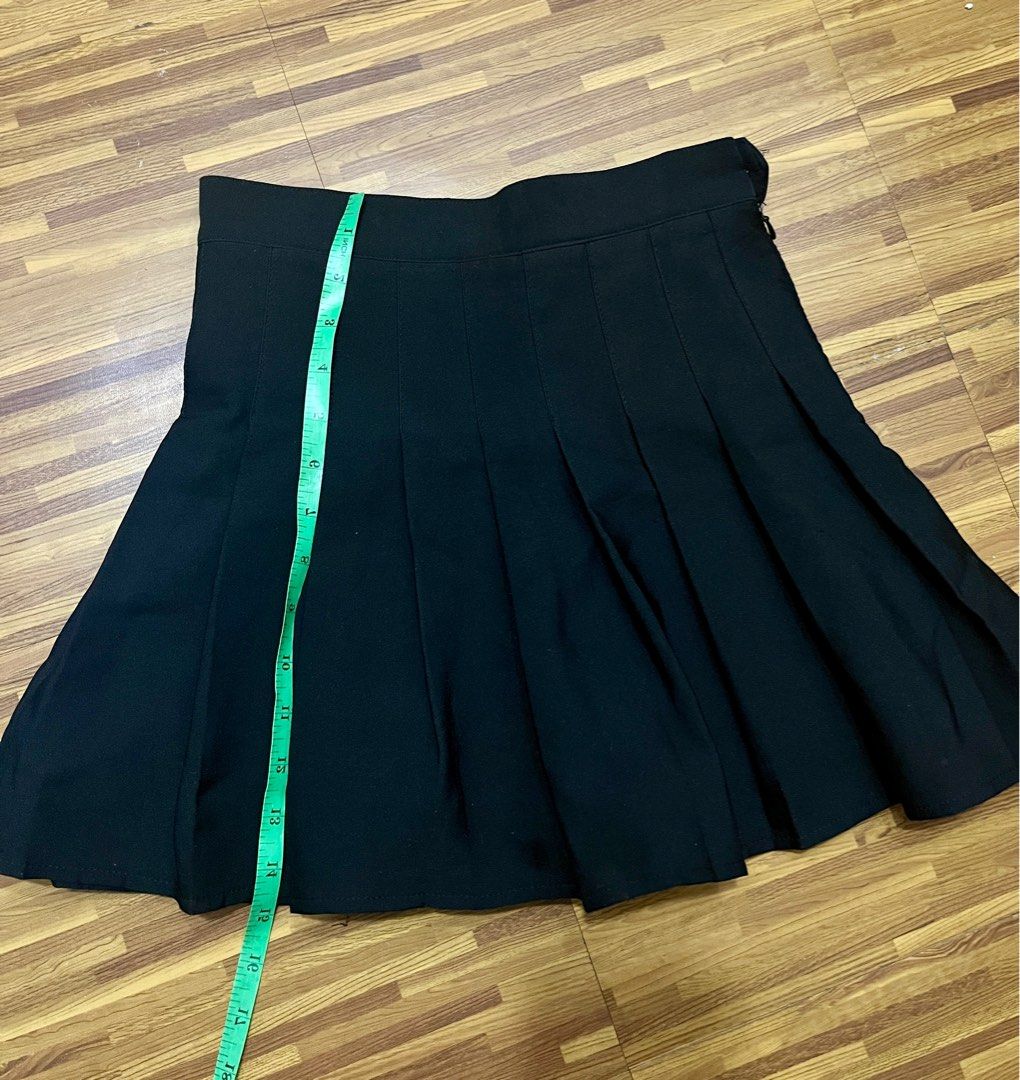 High waist Pleated Skirt (Category: Skirts) located in Manila. Submitted by spctrm.mnl (Listing ID 1310554897, Image 2). Description: XS size.
