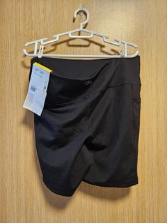 H&M black bike shorts pocket detail