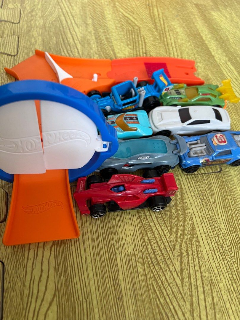 Hotwheels cars - Used (Category: Vehicle & Diecast Models) located in Makati City. Submitted by eyor15 (Listing ID 1310483272, Image 2). Description: 7 cars Hotwheels All in Php350 only.