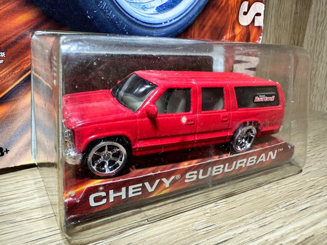 Hotwheels Whips Team Baurtwell Chevy Suburban, 玩具收藏品, 手辦及