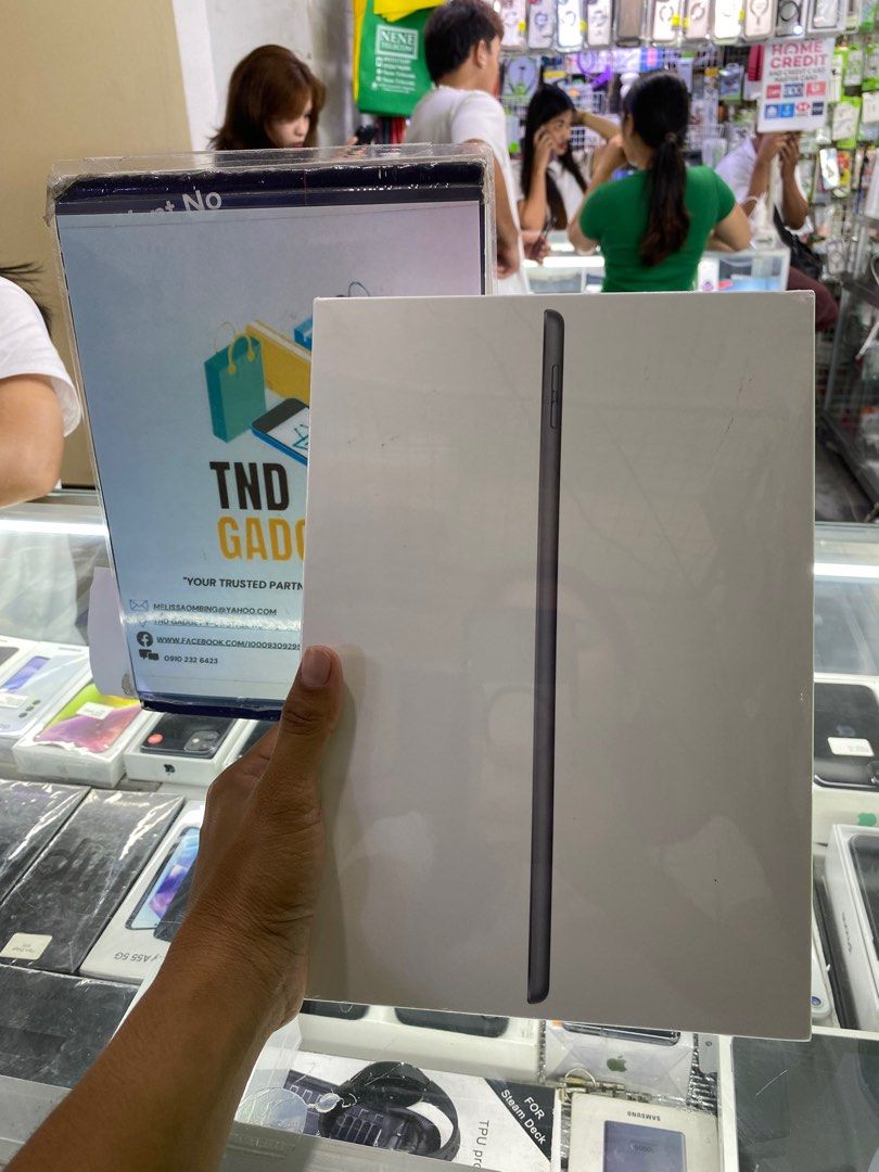 Ipad 9th gen 256gb wifi (Category: iPad) located in Pasig City. Submitted by melissaomb01623 (Listing ID 1310508666, Image 2). Description: Ipad 9th gen 256gb wifi Brand new sealed 1 year warranty 📌pick up store in greenhills shopping center 📌we do cod in metro manila and near provinces just add sf only 📌we ship nationwide via LBC 💯we accept swap/trade in 📌we accept credit card/ggives 📌for fast transaction make a call 09102326423/0906003750