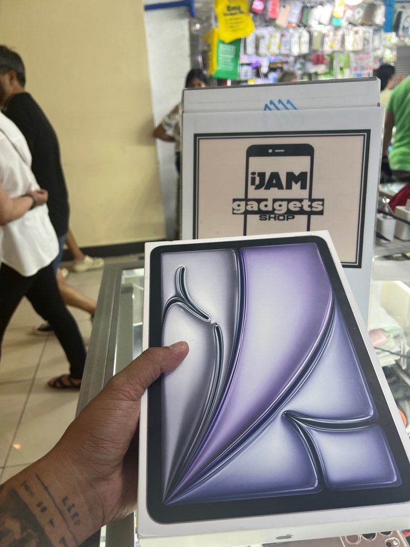 ipad air 6 m2 (Category: iPad) located in Manila. Submitted by ijamgadgetsshop (Listing ID 1310488202, Image 2). Description: ipad air 6 128.