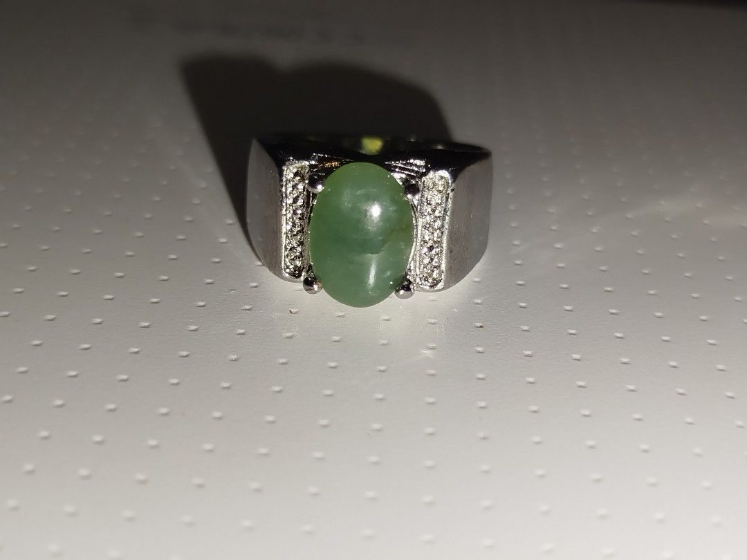 Jade ring (Category: Rings) located in Johor Bahru. Submitted by yuta2020 (Listing ID 1310632285, Image 2). Description: A jade Burma 12mm x 8mm size 20 s925 plated ring.