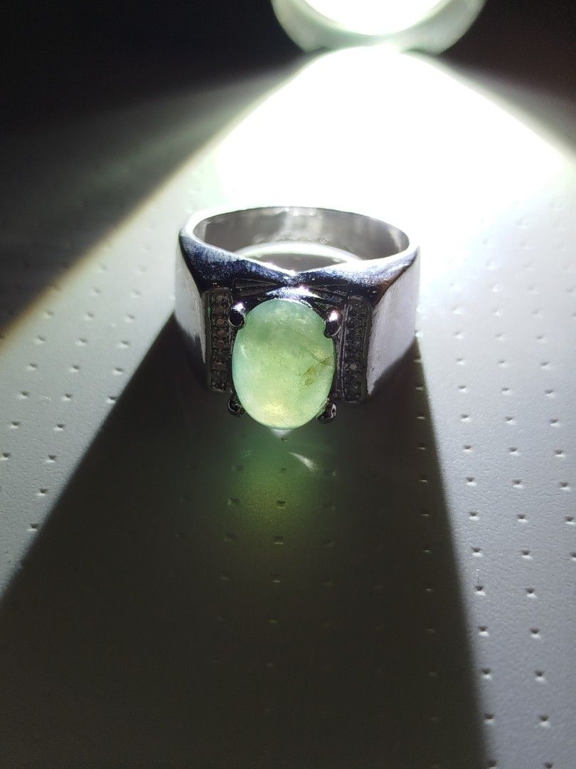 Jade ring (Category: Rings) located in Johor Bahru. Submitted by yuta2020 (Listing ID 1310632285, Image 3). Description: A jade Burma 12mm x 8mm size 20 s925 plated ring.