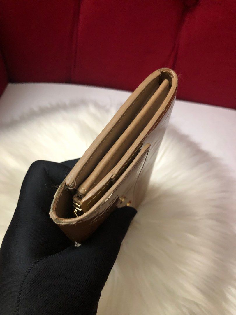 LV Vernis Wallet Beige (Category: Luxury Bags & Wallets) located in Pasay City. Submitted by cpb__ (Listing ID 1310498724, Image 3). Description: ▪️Preowned Authentic ▪️LV Vernis Wallet ▪️Inclusion: no inclusion ▪️8,800 only ▪️Shipping: Same Day Delivery within Metro Manila (LBC (Provincial) ___________________________________________________. ⚠️DISCLAIMER: CPB is not associated or affiliated with any of the brands featured. All copyrights reserv