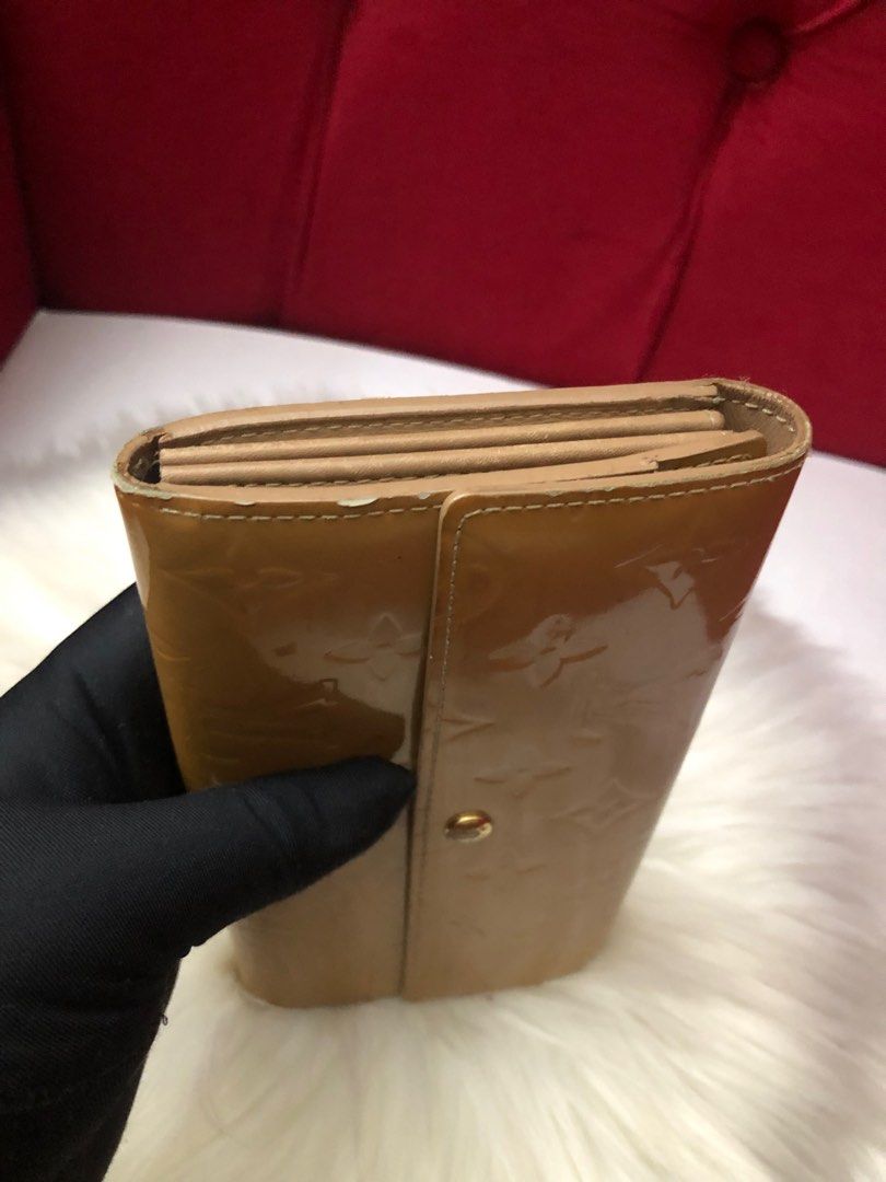 LV Vernis Wallet Beige (Category: Luxury Bags & Wallets) located in Pasay City. Submitted by cpb__ (Listing ID 1310498724, Image 2). Description: ▪️Preowned Authentic ▪️LV Vernis Wallet ▪️Inclusion: no inclusion ▪️8,800 only ▪️Shipping: Same Day Delivery within Metro Manila (LBC (Provincial) ___________________________________________________. ⚠️DISCLAIMER: CPB is not associated or affiliated with any of the brands featured. All copyrights reserv