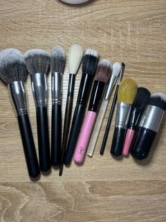 Makeup Brushes (Beauty Cosmetics, GRWM, Charm)
