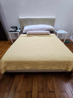 Mandaue Foam Queen frame and mattress