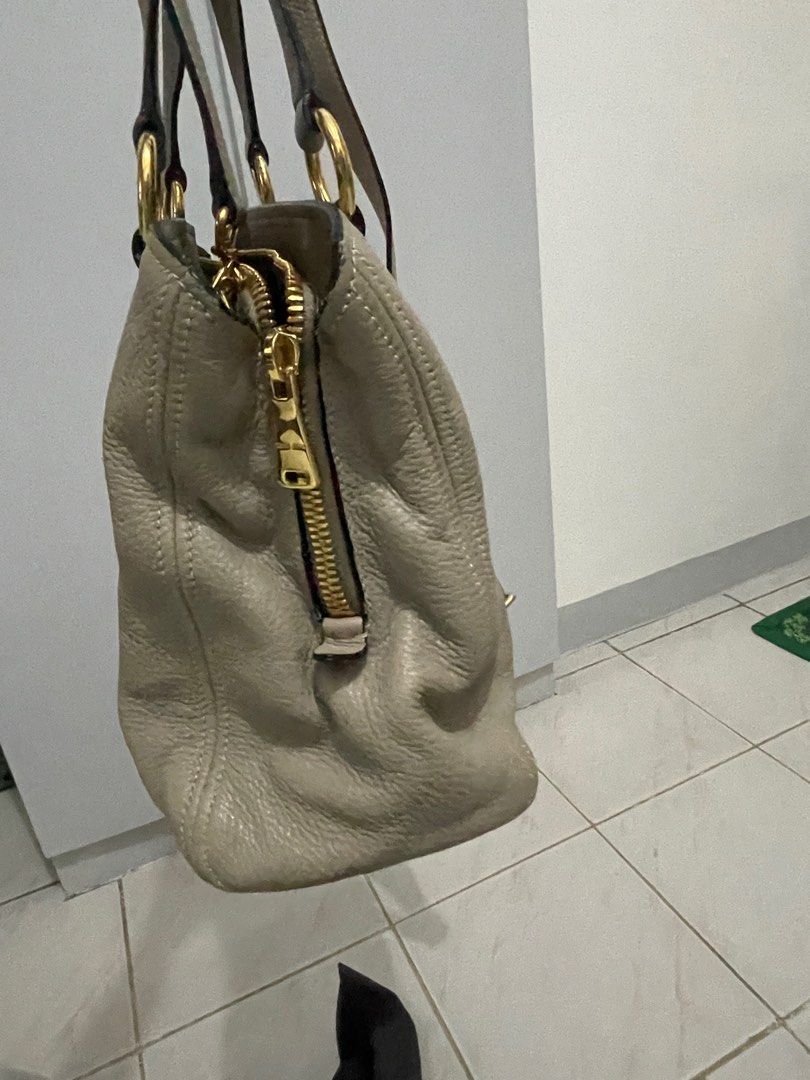 Miu Miu Vitello Daino Tote (Category: Luxury Bags & Wallets) located in Makati City. Submitted by Tyangge (Listing ID 1310524976, Image 2). Description: No inclusions.
