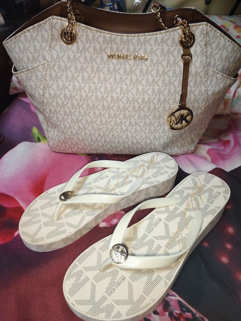 Mk (Category: Wedges) located in Manila. Submitted by mhalou30 (Listing ID 1310534921, Image 3). Description: 💯 authentic Rfs- Wrong Size Bag not included 😊.