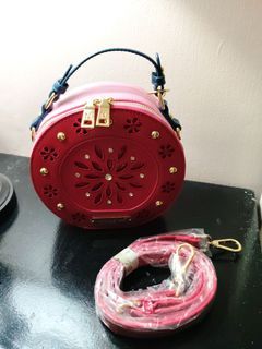 NICOLE LEE ROUND BAG | TWO-WAY BAG | CROSS-BODY BAG | HAND BAG | TOP HANDLE BAG | BAG WITH DETACHABLE STRAPS | PINK BAG | RED BAG | STUDDED BAG | Y2K BAG| BEACH BAG | SUMMER BAG