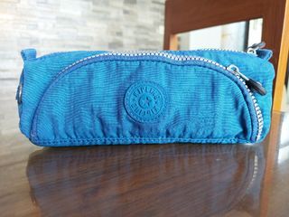 P450 only
# 20308 - Kipling
23cm cosmetic pouch
Kaysa ang cellphone