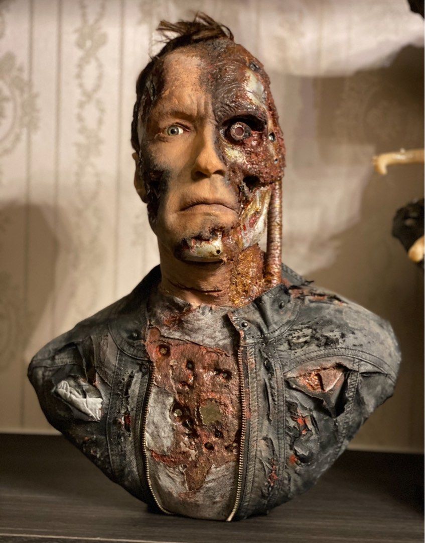 Rare terminator 3 T850 life size battle damage bust, Hobbies