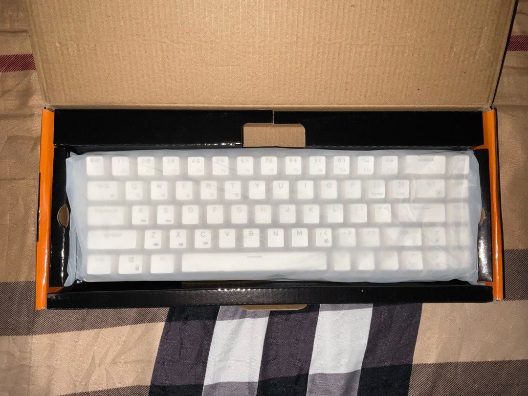 Royal Kludge RK855/RK65 Keyboard (Category: Computer Keyboard) located in Pasay City. Submitted by nicnacks (Listing ID 1310469312, Image 3). Description: comes with box and original cable (cable may be loose) - brown switches .