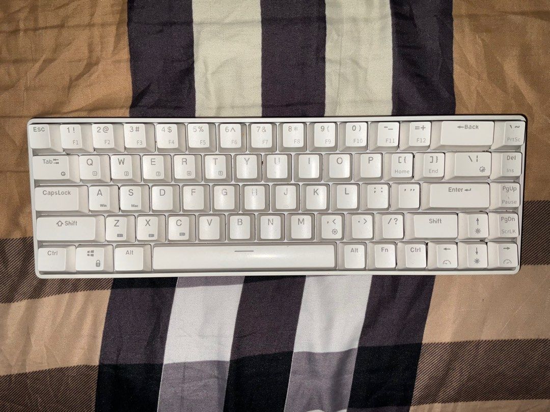 Royal Kludge RK855/RK65 Keyboard (Category: Computer Keyboard) located in Pasay City. Submitted by nicnacks (Listing ID 1310469312, Image 2). Description: comes with box and original cable (cable may be loose) - brown switches .