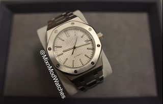 (Category: ) located in . Submitted by mixnmodwatches (Listing ID 1310535596, Image 1). Description: .