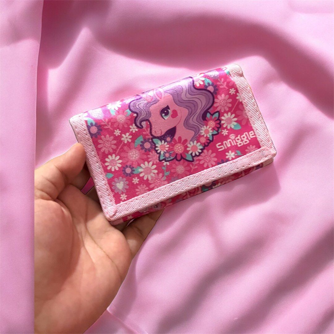 🦄🌸SMIGGLE PINK WALLET ORIGINAL (Category: Wallets & Card holders) located in Calamba. Submitted by thepinkpicksee (Listing ID 1310498131, Image 1). Description: Original Smiggle Like new condition No flaws.