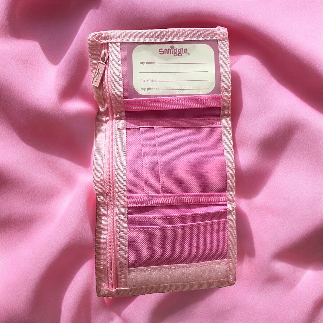 🦄🌸SMIGGLE PINK WALLET ORIGINAL (Category: Wallets & Card holders) located in Calamba. Submitted by thepinkpicksee (Listing ID 1310498131, Image 3). Description: Original Smiggle Like new condition No flaws.