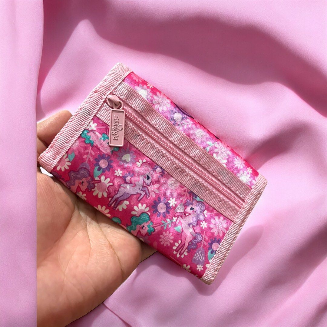 🦄🌸SMIGGLE PINK WALLET ORIGINAL (Category: Wallets & Card holders) located in Calamba. Submitted by thepinkpicksee (Listing ID 1310498131, Image 2). Description: Original Smiggle Like new condition No flaws.