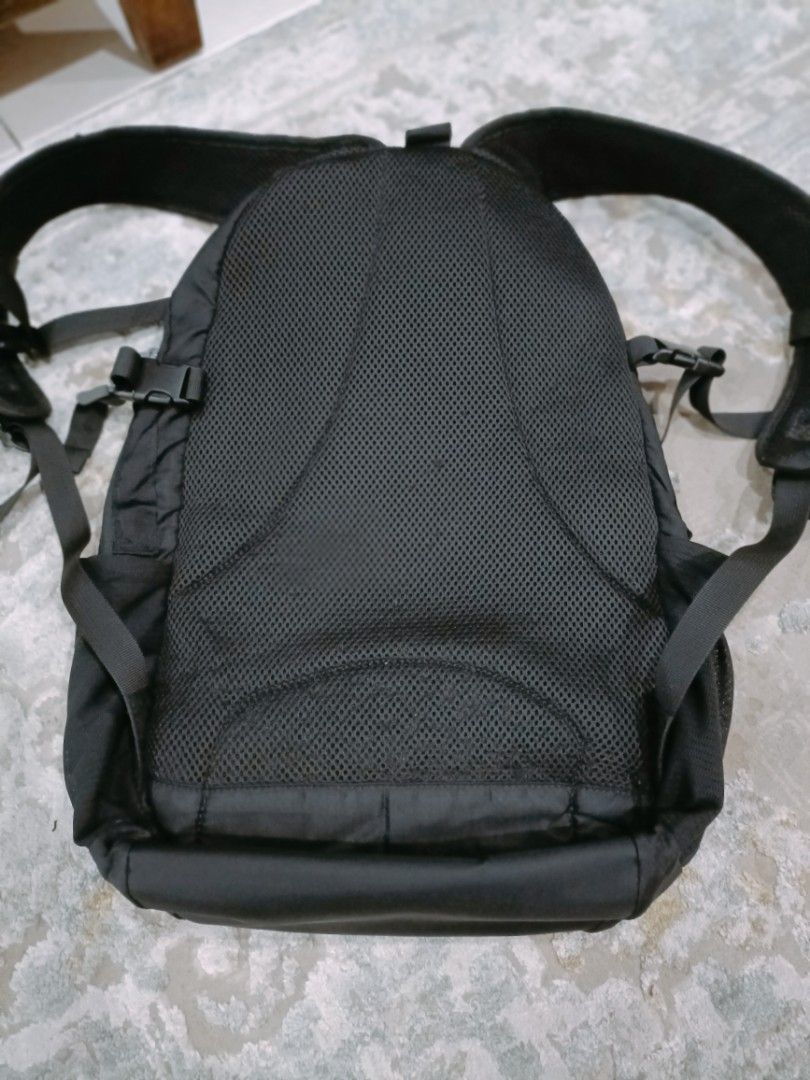Supreme Backpack Men s Fashion Bags Backpacks on Carousell