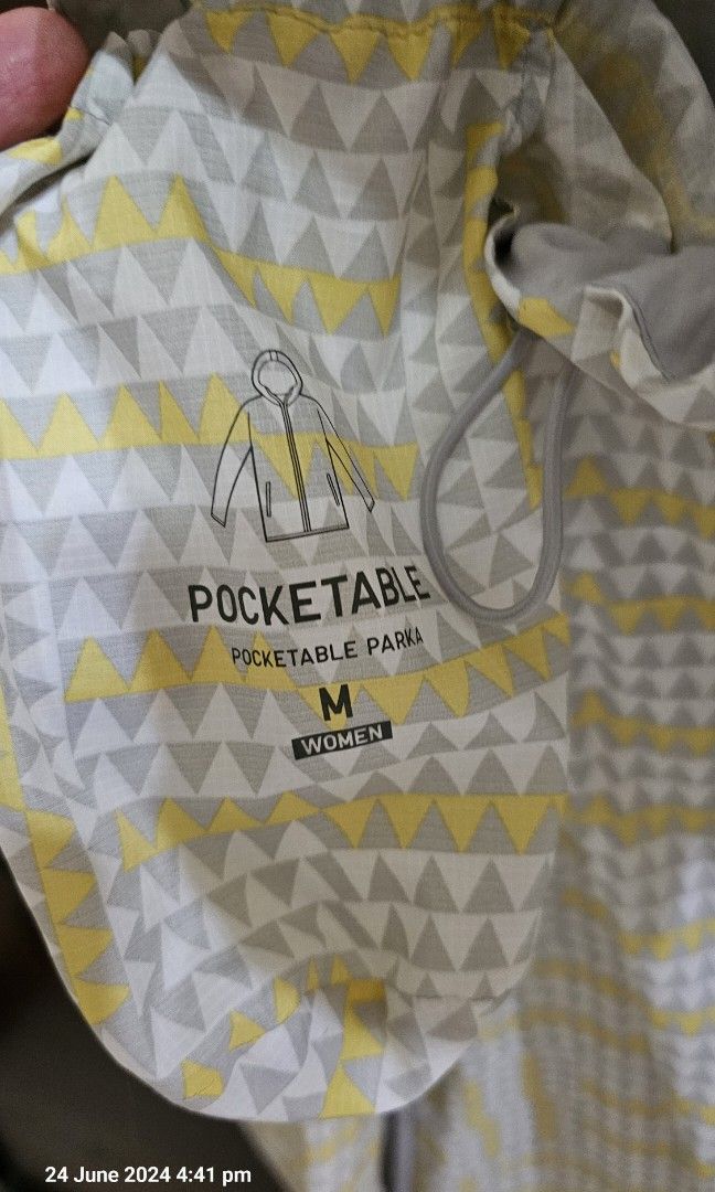 Uniqlo packable rainjacket Men s Fashion Coats Jackets and Outerwear on Carousell