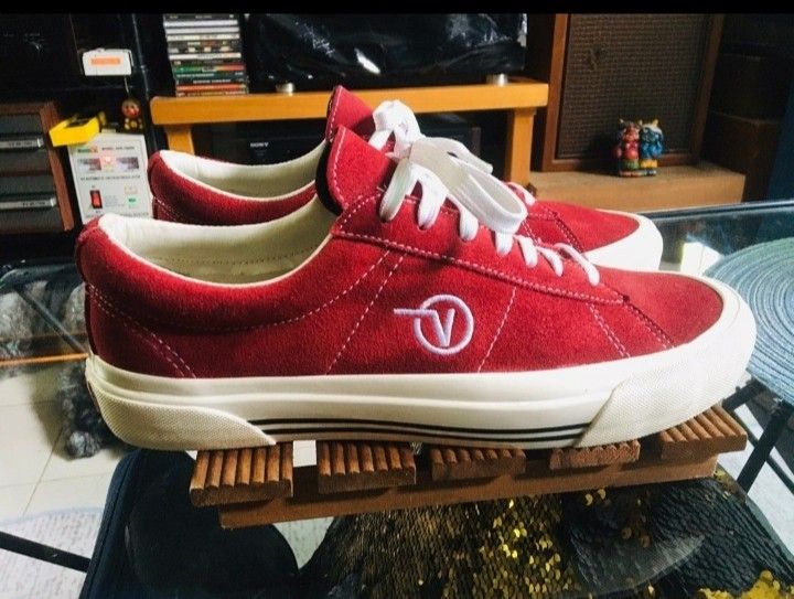 Vans Sid DX Anaheim OG Red (Category: Sneakers) located in Iba. Submitted by gotmethrift (Listing ID 1310587229, Image 2). Description: Vans Sid DX Anaheim OG Red LEGIT/AUTHENTIC Size: 10us/44euro Condi: excellent condi .