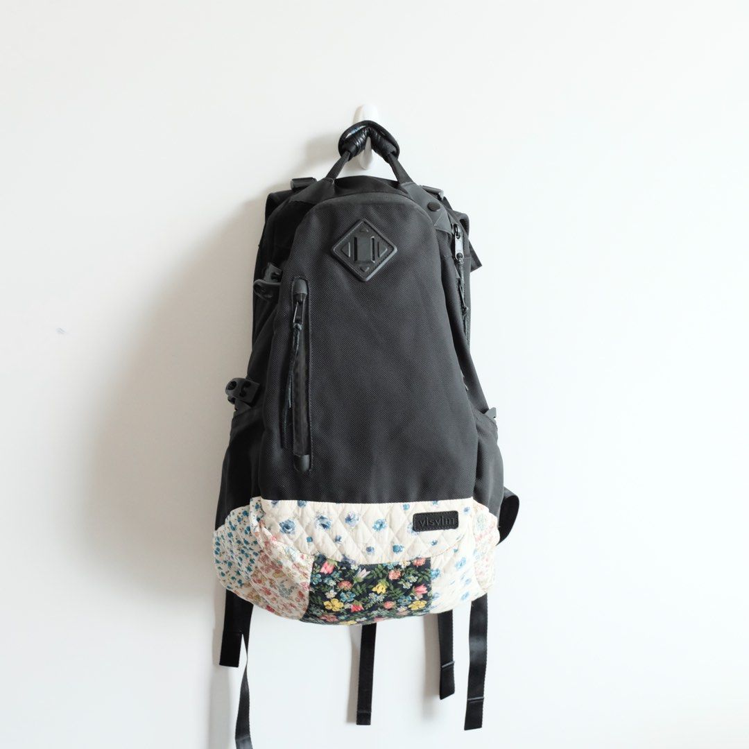 Visvim 20L floral print backpack (Rare) （分類：手袋及銀包）位於 Hong Kong。 由 vic1026 提交（商品編號 1310504349，圖片 1）。簡介： 新舊如圖，膠扣冇起膠，淨袋。