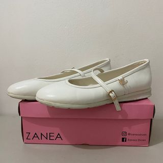Zanea White Nursing Shoes - Size 10