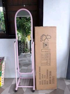 WHOLE BODY MIRROR WITH WHEELS