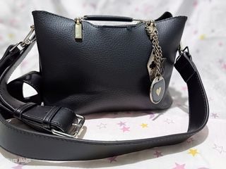 Yearcon Wide Strap Leather Sling Bag