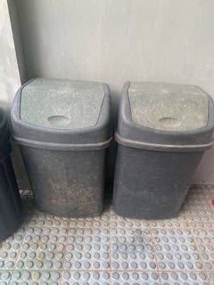 2 trash bins