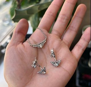 - PANDORA Tiara Necklace and Stud Earrings Set-