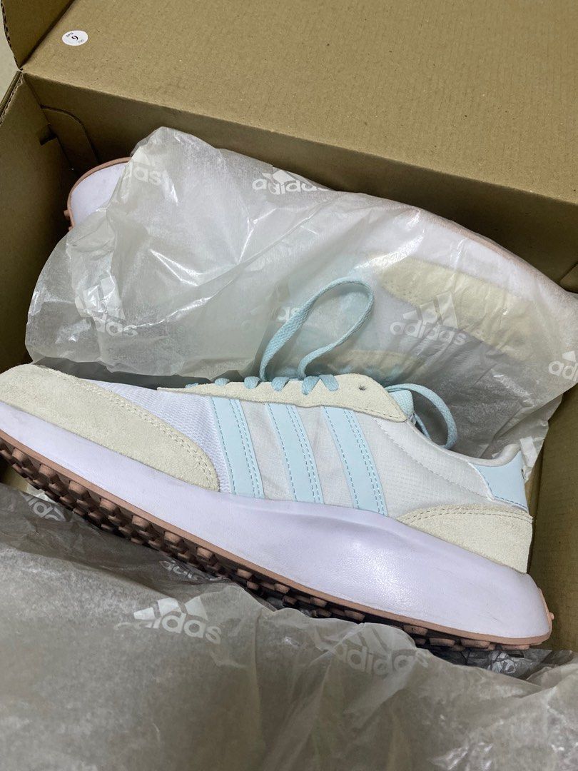 ADIDAS RUN 70s SALE (Category: Sneakers) located in Calamba. Submitted by aleynskyy (Listing ID 1310808275, Image 2). Description: ADIDAS RUN 70s White/Mint ORIG SRP 3,500 Used only twice for walking. Super comfortable as in. Good for long walks. MOP: GCASH SF to be shouldered by buyer .
