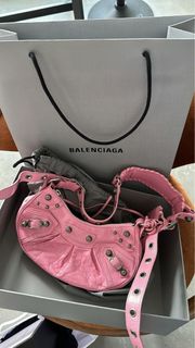 (Category: ) located in . Submitted by fhj_closet (Listing ID 1310742856, Image 1). Description: .