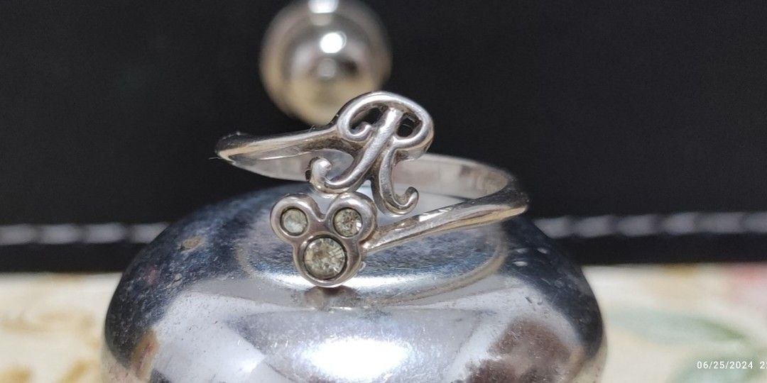 Disney ring with initial clearance