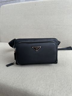 (Category: ) located in . Submitted by luxurycloset.shop (Listing ID 1310725317, Image 1). Description: .